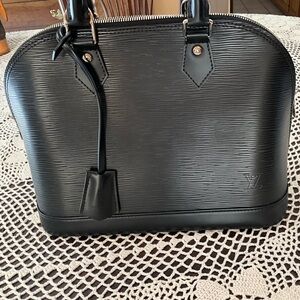 Louis Vuitton Epi Leather Alma Pm excellent condition with Louis Vuitton strap